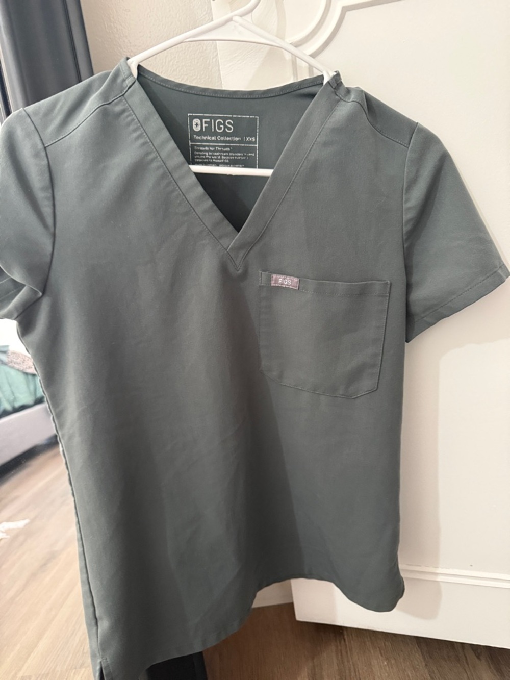 FIGS Women's V-Neck Scrub Top